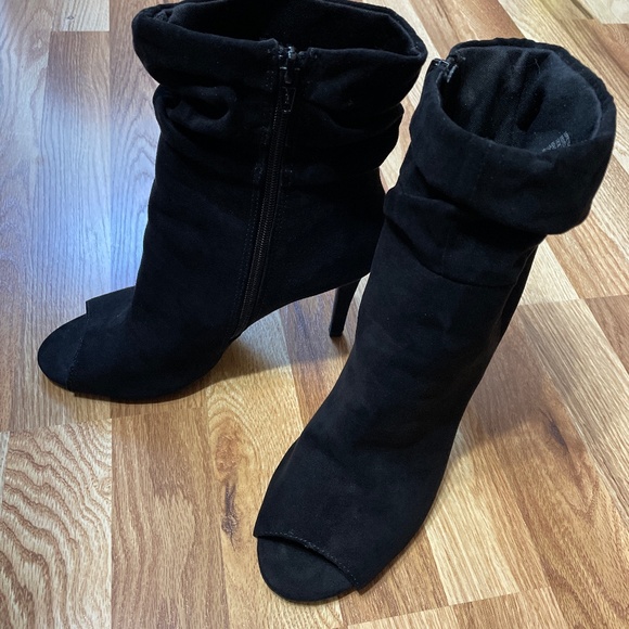 Shoes - Women Size 9 Open Toe High Heel Bootie Boots Black Velvet feel- zips inner sides